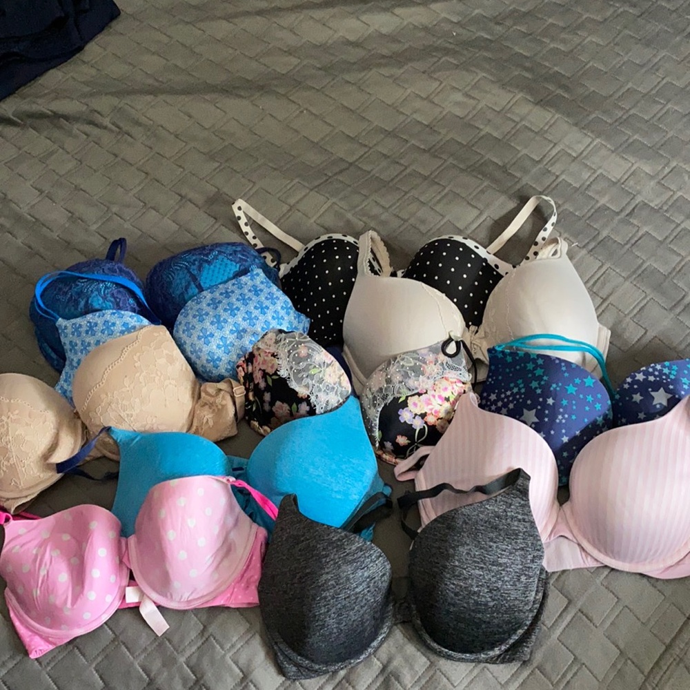 Lot of 11 Victoria secret bras